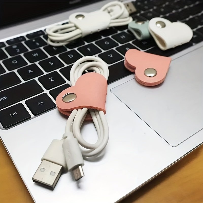a0e97a7b-f49d-4525-ac09-fc9e77c077eb.jpg 3-Pack PU Heart-Shaped Cable Organizer Buttons for Data Cables & Earphones